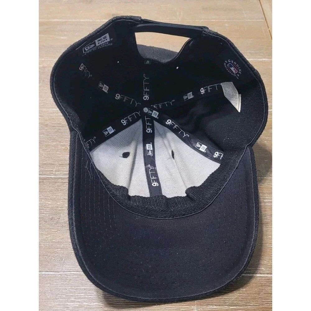 Boston Red Sox New Era 9Fifty Black Hat MLB Snapback Cap Red Logo